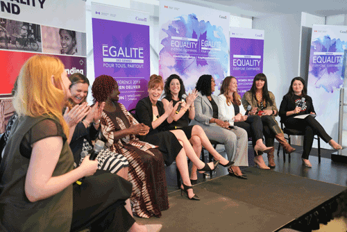 Honorable Maryam Monsef avec des représentants à la conférence Women Deliver 2019